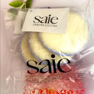 Make up removing cotton rounds reusable